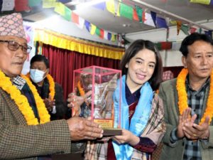 ताङतिङको तीनवटा संस्थाद्धारा नेपाल स्टारकी बिजेता एलिना गुरुङलाई सम्मान